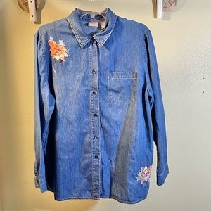 Chicos Women’s Sz L (2) Chambray Blue Denim Button Shirt Embroidered Boho
